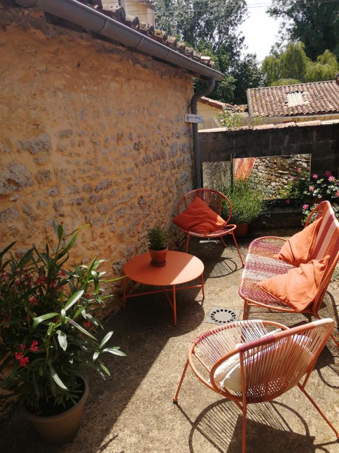 Traditional Stone Cottage Condac Exterior foto